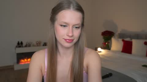 Ella online show from April 4, 7:22 pm