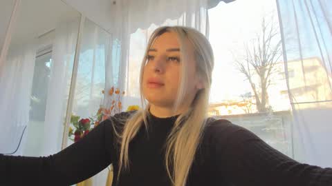 ella_vee online show from March 10, 6:07 am