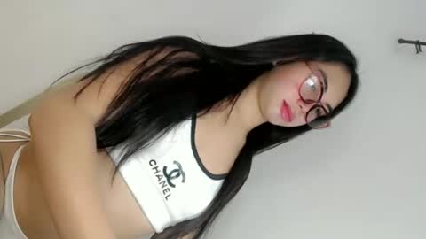 ella_walkerxxx online show from May 7, 11:32 pm