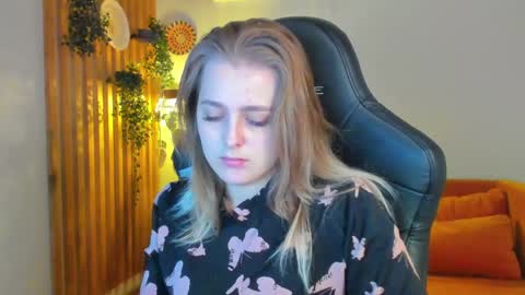 EllaBells online show from May 2, 5:12 am