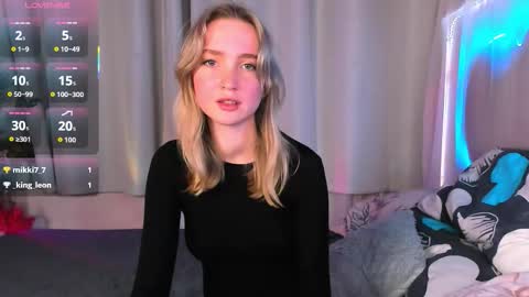 Snapshot of ellabloom chatting on November 7, 5:35 pm Ella online show from November 7, 5:35 pm