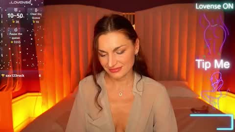 Ella online show from October 14, 9:04 pm