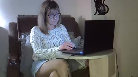 Snapshot of ellajohnsonx chatting on March 1, 9:33 am ellajohnsonx online show from March 1, 9:33 am
