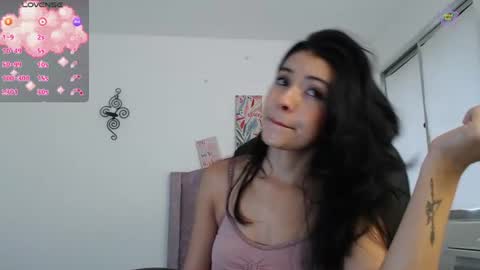 Snapshot of ellajonz chatting on June 29, 7:47 pm Ella Amoneth online show from June 29, 7:47 pm