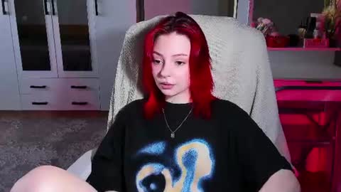 Snapshot of ellales chatting on June 24, 8:46 am ellales online show from June 24, 8:46 am