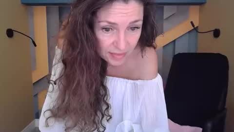 Snapshot of ellalongs chatting on October 31, 1:01 pm EllaLongs online show from October 31, 1:01 pm