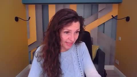 EllaLongs online show from May 5, 11:29 am