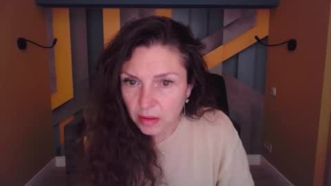 EllaLongs online show from May 17, 11:28 am