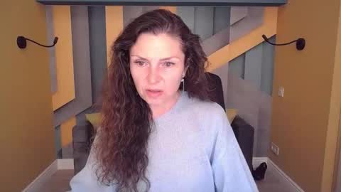 EllaLongs online show from May 19, 11:16 am