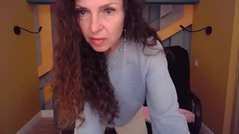 EllaLongs online show from June 2, 11:34 am