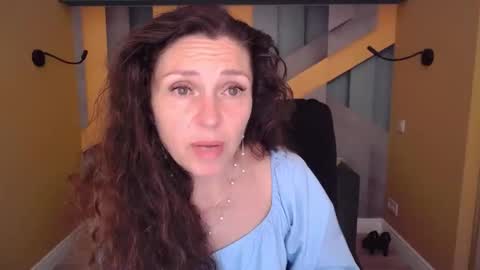 EllaLongs online show from June 5, 11:49 am