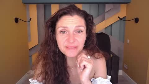 EllaLongs online show from June 17, 11:45 am