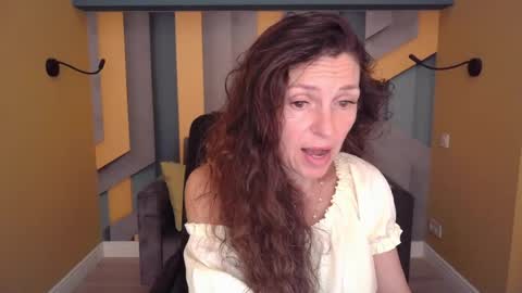 EllaLongs online show from June 20, 11:24 am
