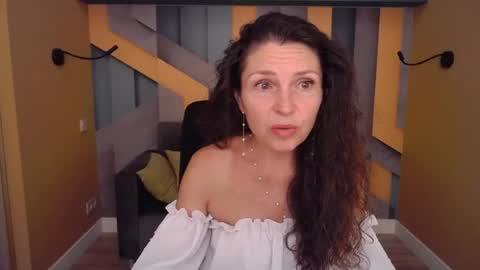 EllaLongs online show from June 23, 11:41 am