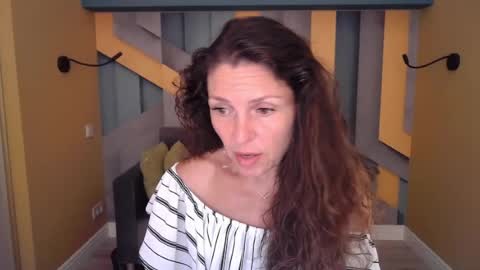 EllaLongs online show from July 1, 11:23 am