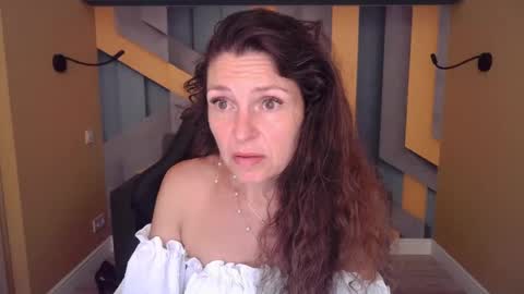 EllaLongs online show from July 4, 11:38 am