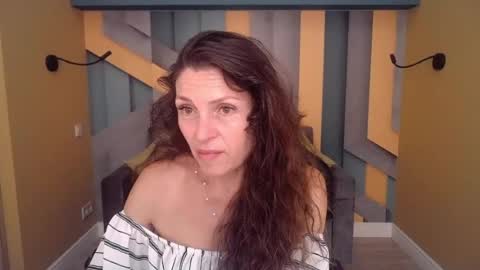 EllaLongs online show from July 7, 11:25 am