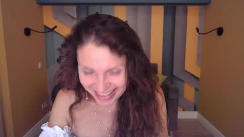 EllaLongs online show from July 18, 11:14 am