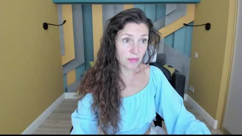 EllaLongs online show from July 25, 11:30 am