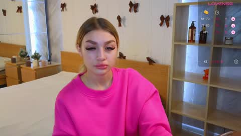 ellamilla online show from December 29, 5:42 am