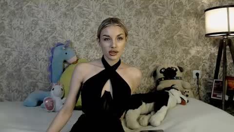 ellamilla online show from November 10, 10:25 am