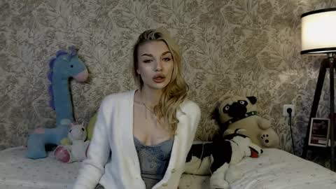 ellamilla online show from November 21, 10:58 am