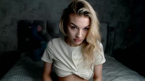ellamilla online show from April 28, 2:55 pm