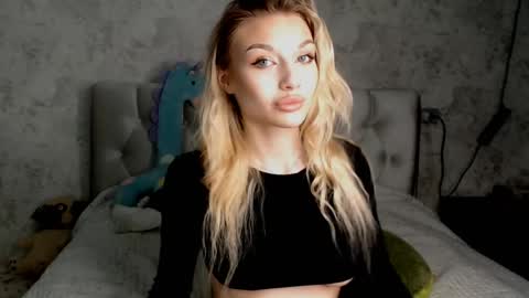 ellamilla online show from June 9, 12:50 pm