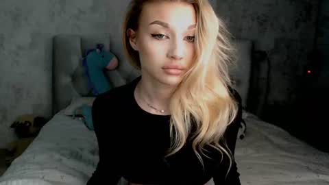 ellamilla online show from June 14, 1:13 pm