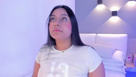 Snapshot of ellamontoya chatting on January 26, 5:02 am Ella online show from January 26, 5:02 am