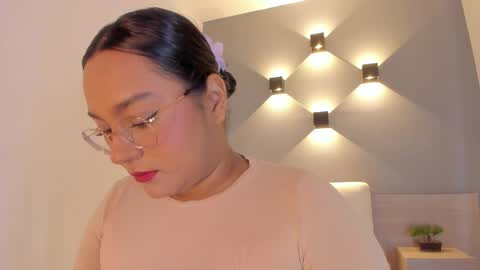 Snapshot of ellamontoya chatting on October 21, 12:17 pm Ella online show from October 21, 12:17 pm