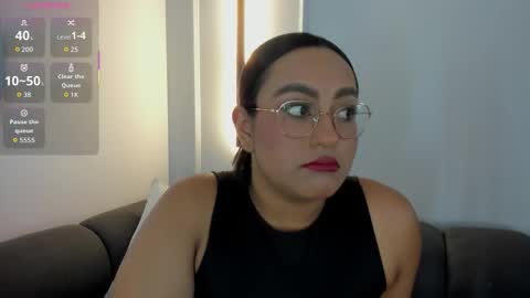 Snapshot of ellamontoya chatting on November 7, 12:05 pm Ella online show from November 7, 12:05 pm