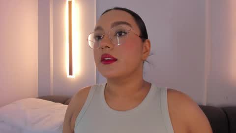 Snapshot of ellamontoya chatting on November 8, 11:43 am Ella online show from November 8, 11:43 am