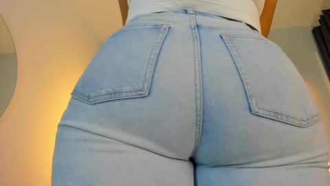 Snapshot of ellamontoya chatting on November 13, 10:36 am Ella online show from November 13, 10:36 am