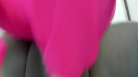 Snapshot of ellamontoya chatting on December 3, 11:41 am Ella online show from December 3, 11:41 am