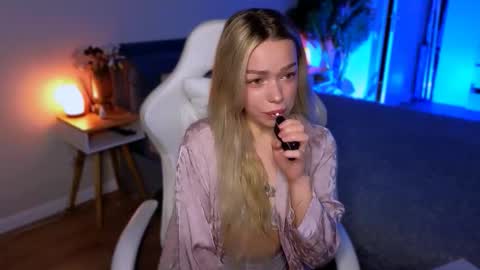 Ella online show from February 17, 5:26 am