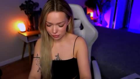 Ella online show from March 18, 5:43 am