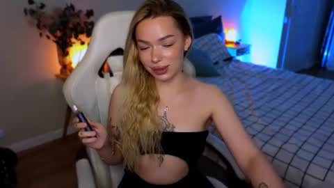 Snapshot of ellatwox chatting on July 28, 5:47 am Ella online show from July 28, 5:47 am