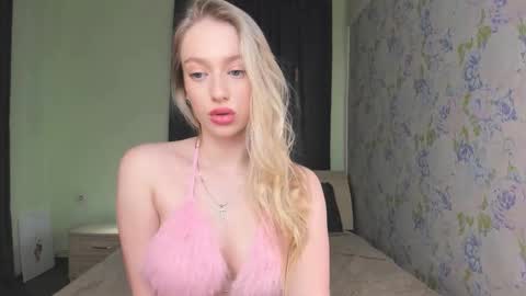 Snapshot of elldiana chatting on February 6, 9:45 am elldiana online show from February 6, 9:45 am