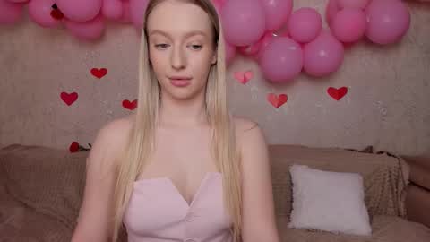 Snapshot of elldiana chatting on February 17, 6:43 am elldiana online show from February 17, 6:43 am