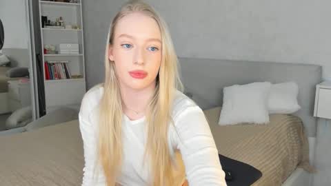 Snapshot of elldiana chatting on March 1, 3:19 am elldiana online show from March 1, 3:19 am