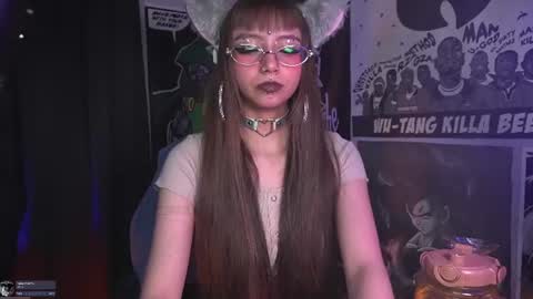Snapshot of elle_uwu chatting on June 18, 12:00 am follow me on instagram . online show from June 18, 12:00 am