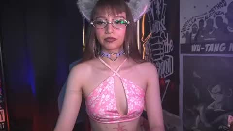 Snapshot of elle_uwu chatting on June 28, 5:30 pm follow me on instagram . online show from June 28, 5:30 pm