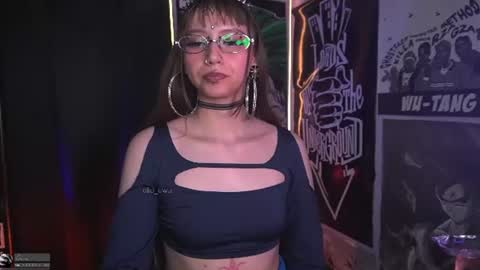 Snapshot of elle_uwu chatting on July 4, 7:09 pm follow me on instagram . online show from July 4, 7:09 pm