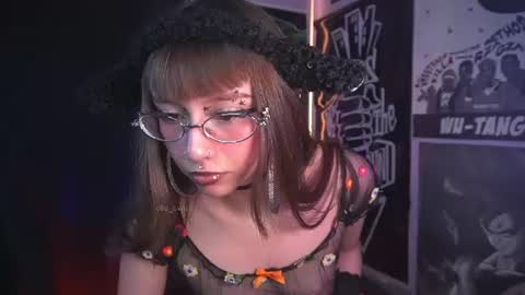 Snapshot of elle_uwu chatting on July 14, 3:29 pm follow me on instagram . online show from July 14, 3:29 pm