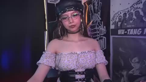 Snapshot of elle_uwu chatting on July 24, 1:53 pm follow me on instagram . online show from July 24, 1:53 pm