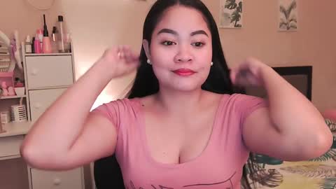 Snapshot of elleelle123 chatting on December 10, 1:55 pm Ann online show from December 10, 1:55 pm