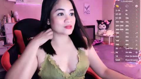 Snapshot of elleelle123 chatting on February 19, 1:56 am Ann online show from February 19, 1:56 am