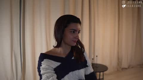 Snapshot of ellelure_ chatting on February 17, 9:41 pm Linda Restrepo online show from February 17, 9:41 pm