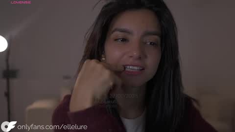 Snapshot of ellelure_ chatting on October 11, 12:21 am Linda Restrepo online show from October 11, 12:21 am